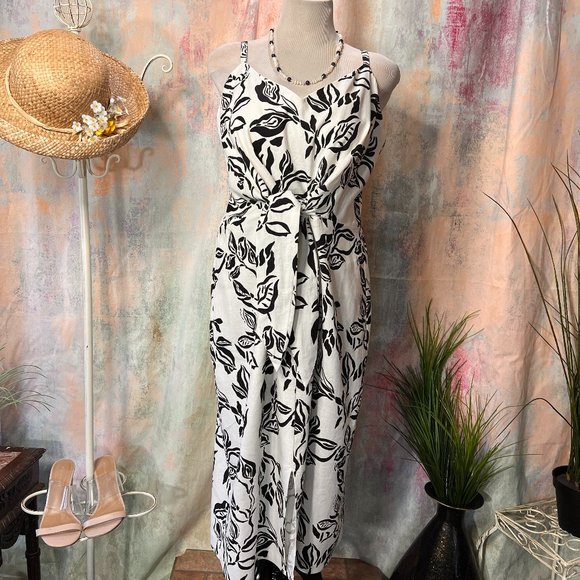 White and Black V-Neck Sundress - Picture 1 of 16
